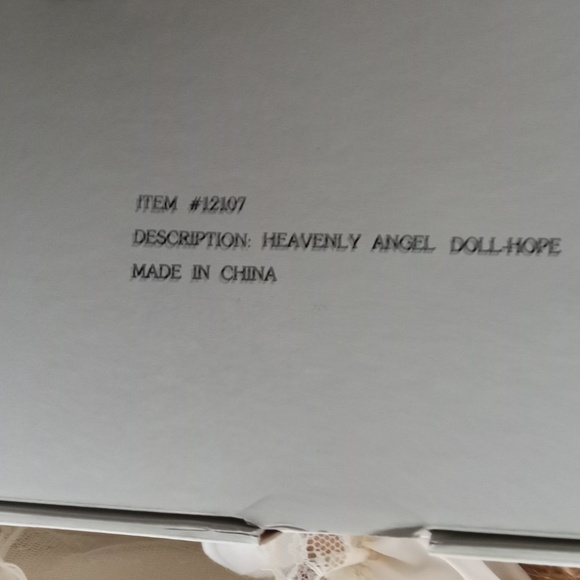 Heavenly Angel Hope Porcelain Doll by The Heritage Collection Christmas - Picture 12 of 17